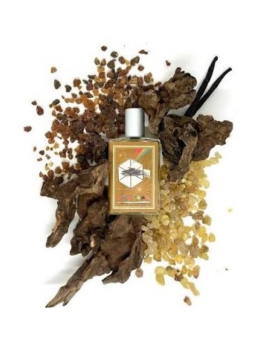 Memoirs Of A Trespasser - a warm woody vanilla and amber scent telling a story through fragrance